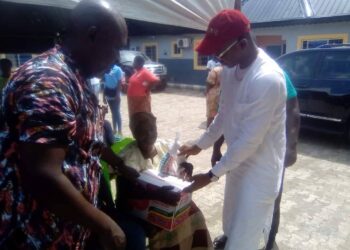 Capoons donate food items to Patani flood victims, medications to RAHI Medical Outreach