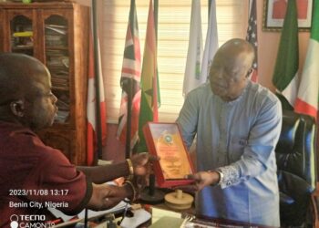 Cleric acknowledges Oba of Benin’s peace initiatives as he gets honoured