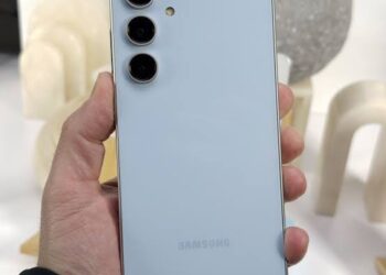 The world’s top selling phones number 7 has a sleek design