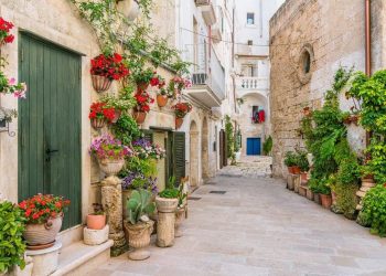 8 countries paying people to move there in 2026