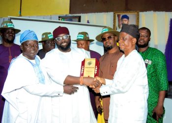 Radio Nigeria Ibadan honours Apata, two others for outstanding service to society